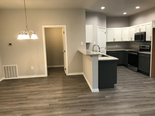 Building Photo - 6047 Jennings Dr