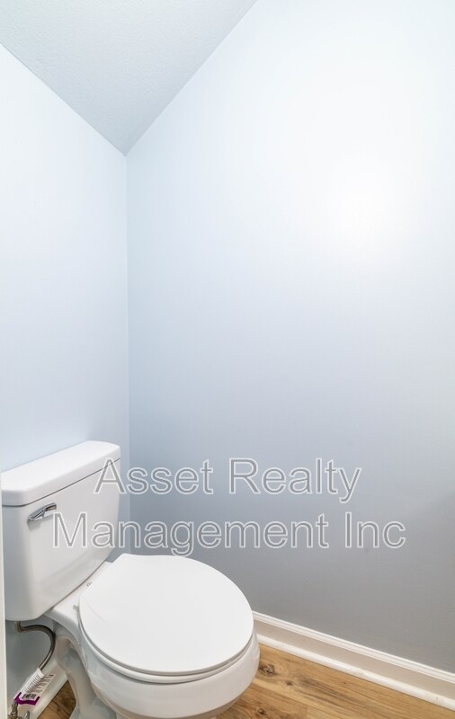 Building Photo - 136 Durwood Rd