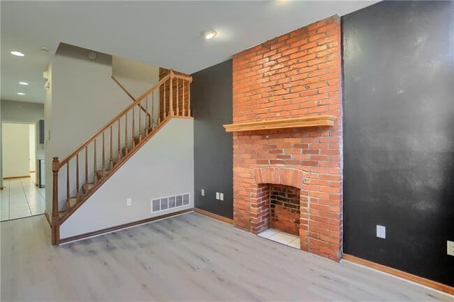 Building Photo - 2810 Sarah St