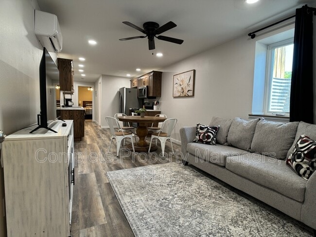 Building Photo - 423 Adams Ave