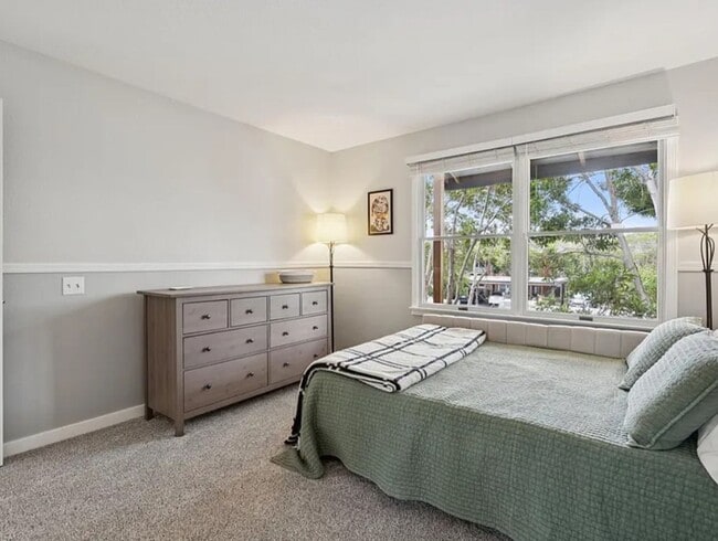 Building Photo - 641 Centre Ct