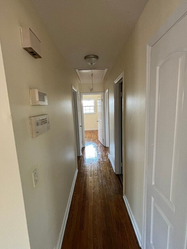 Building Photo - Charming 3 Bed, 1 Bath Home | Available June 22