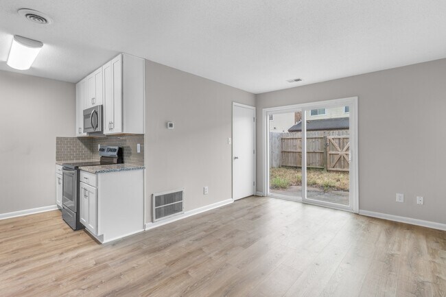 Building Photo - 1386 Sierra Dr