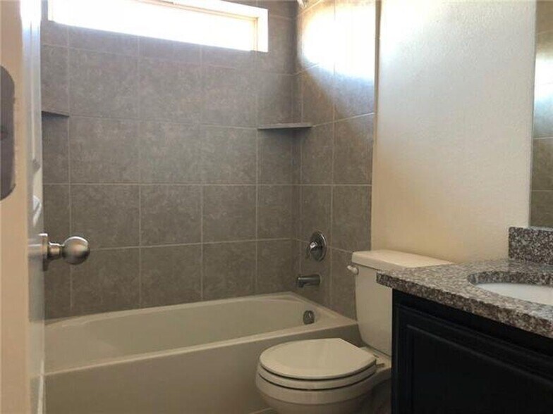 Building Photo - 10695 Villanova Dr