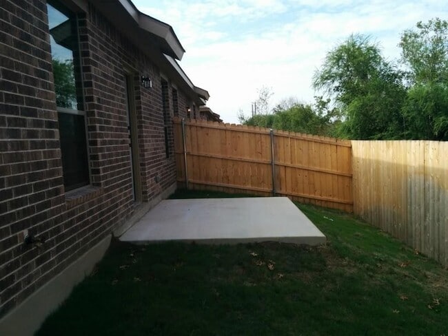 Building Photo - 149 Creekside Villa Dr