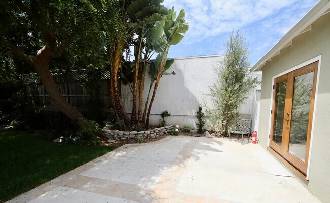 Master Patio - 1029 Chautauqua Blvd