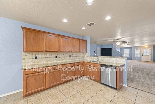 Building Photo - 915 Ridingate Farm