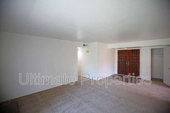 Building Photo - 5339 W Sunnyside Dr