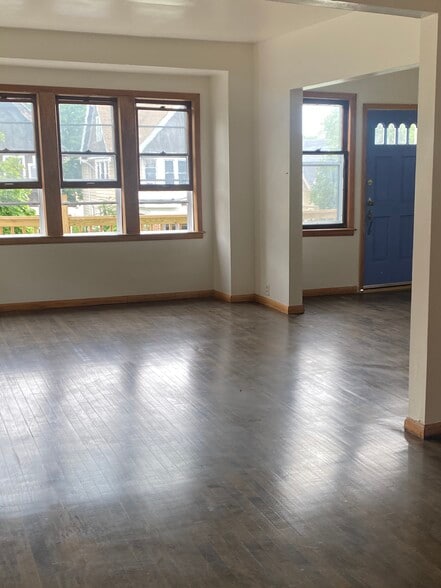 living room - 2550 N 45th St