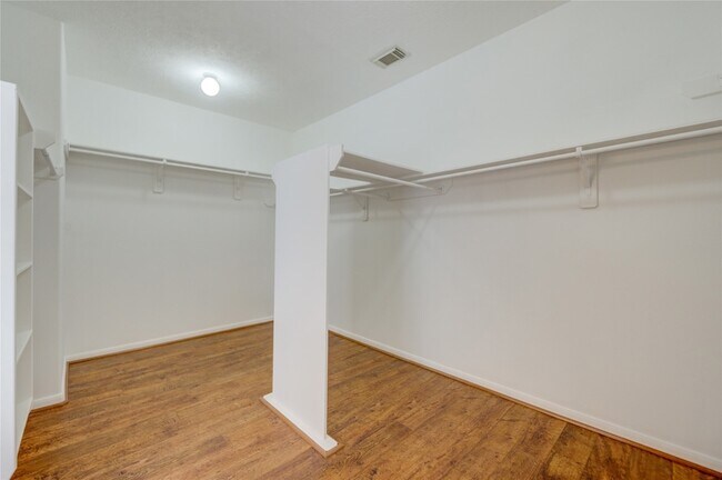Building Photo - 16464 Beewood Glen Dr