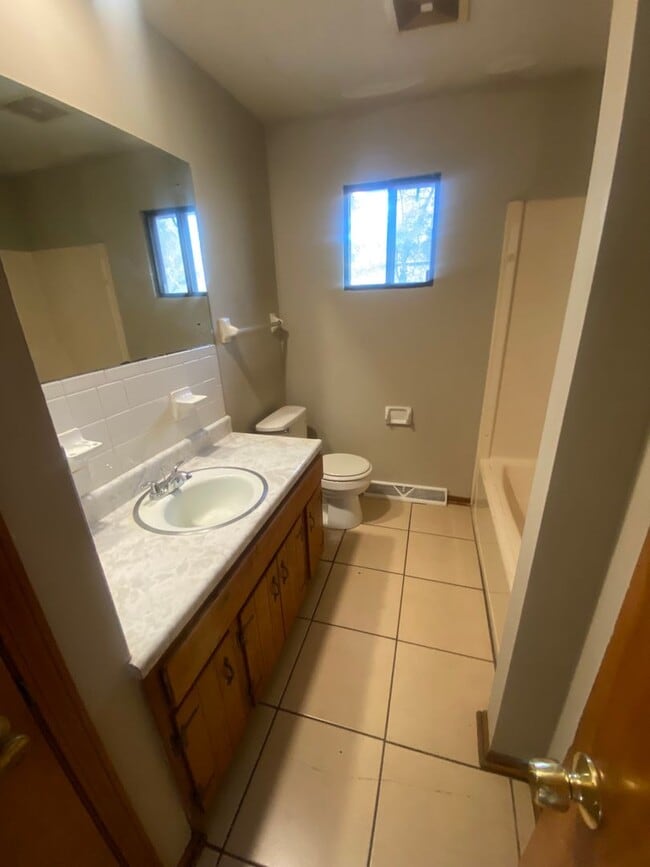 Building Photo - Duplex with Three Large Bedrooms and Two Family Rooms