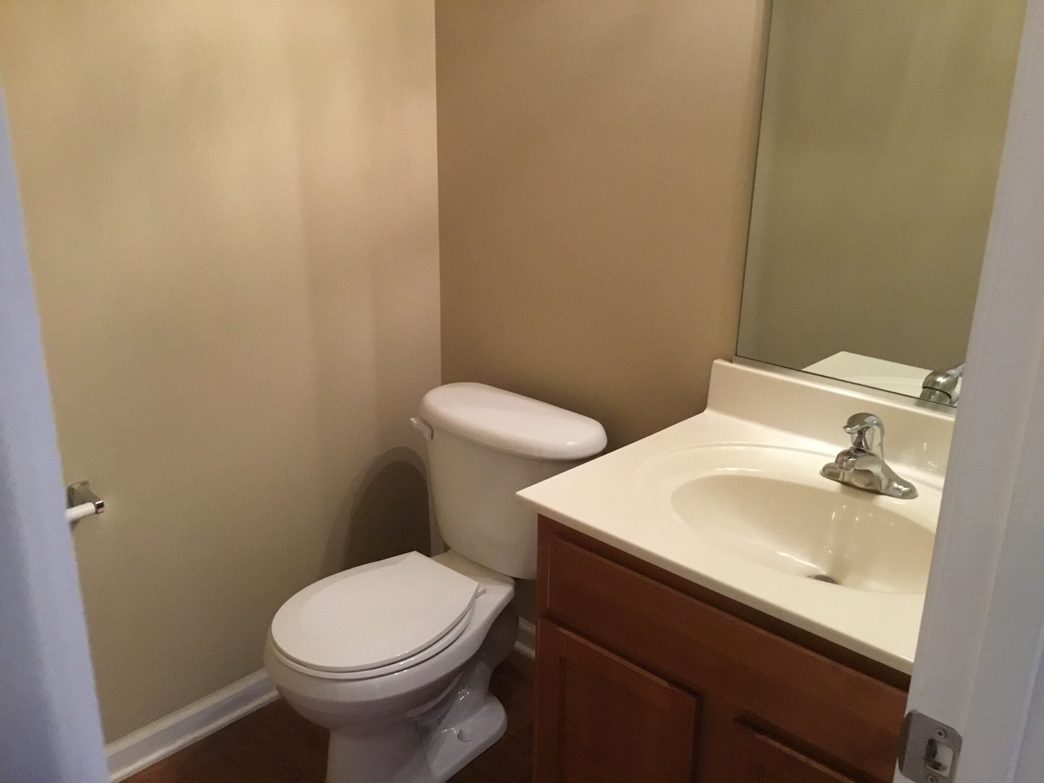 Building Photo - 6004 Glen Way Dr