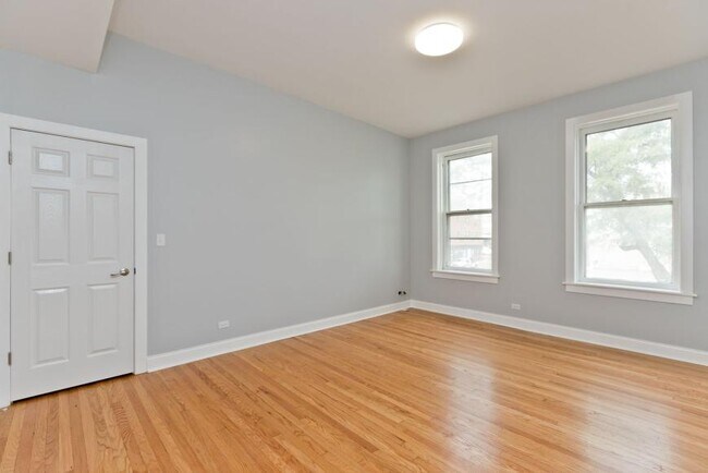 Building Photo - 3 bedroom in Chicago IL 60647