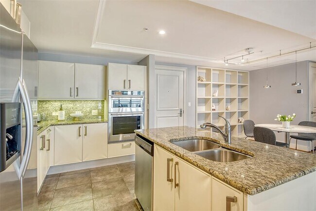 Building Photo - 1350 Main St