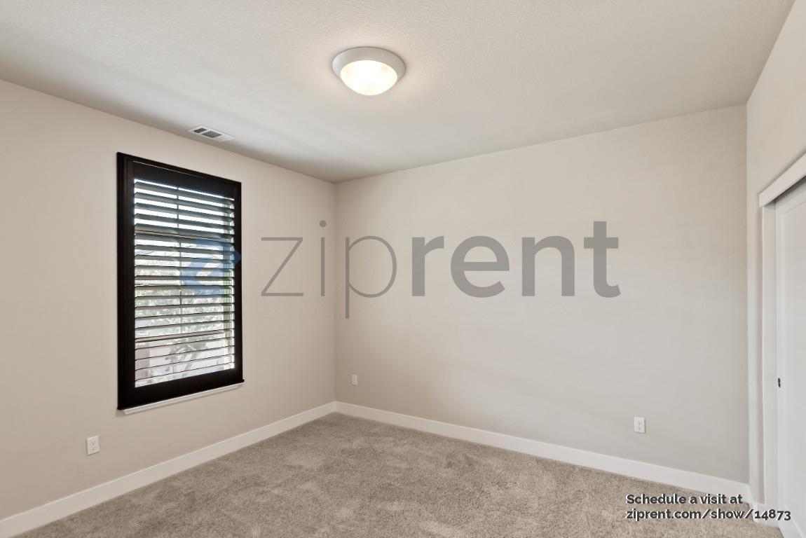 Building Photo - Unit