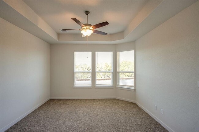Building Photo - 608 Saturnia Dr
