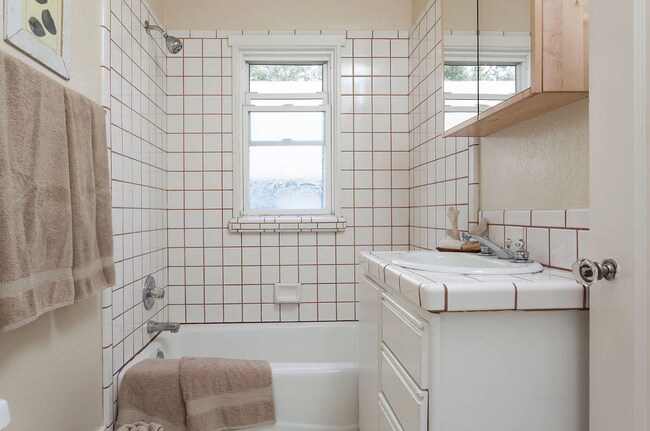 Building Photo - 4433 Brookdale Ave