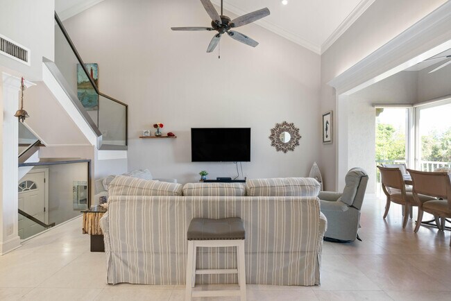 Building Photo - 2706 Fairway Dr N