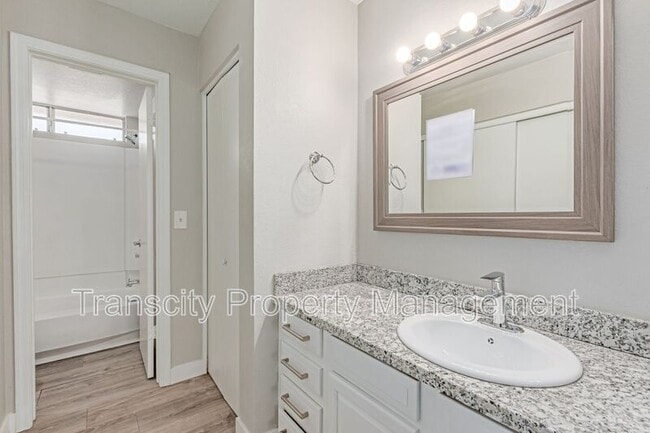 Building Photo - 10610 S 48th St