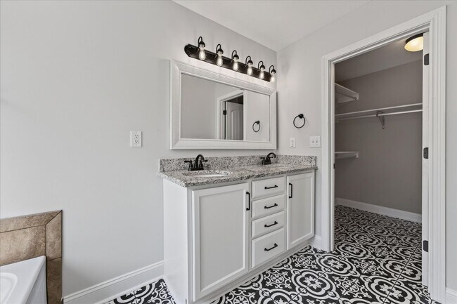 Building Photo - 3710 Windhaven Ct