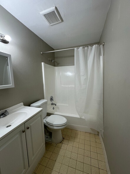 Building Photo - 4833 Serafica Dr