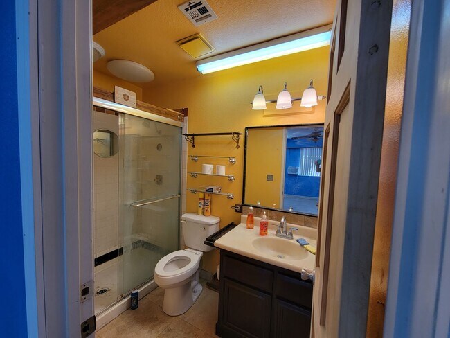 Building Photo - Single story in Montara Est 4 bed/2 full b...