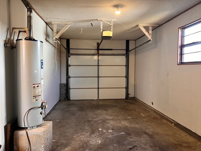 Building Photo - 3329-3331 Hawthorn