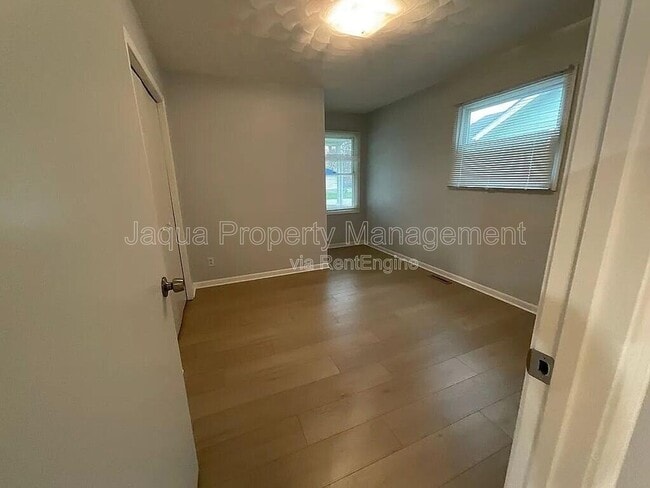 Building Photo - 239 Lovell St