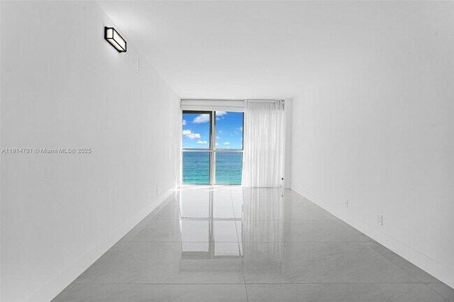 Building Photo - 16485 Collins Ave