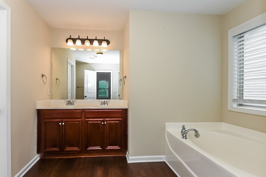 Building Photo - 113 Bethany Manor Dr