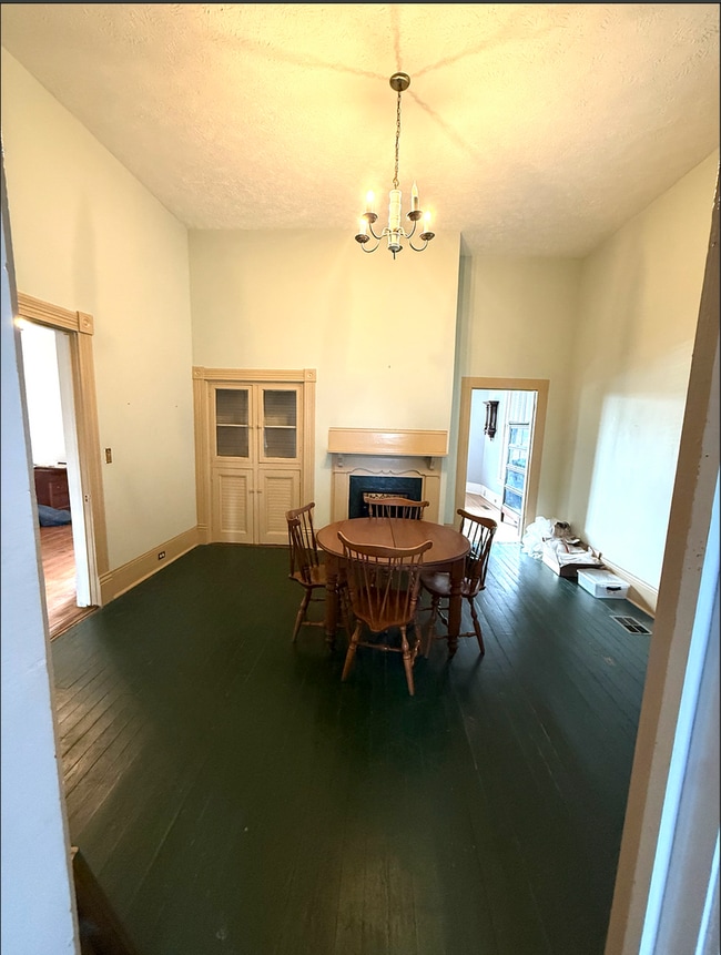 Building Photo - 2 bed/ 2 bath downtown home!