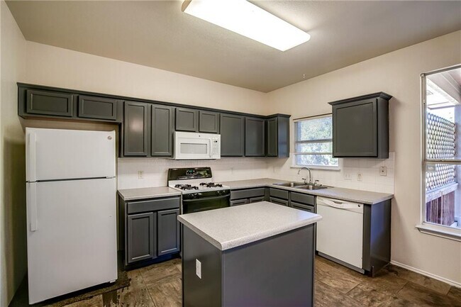Building Photo - 3772 Top Rock Ln