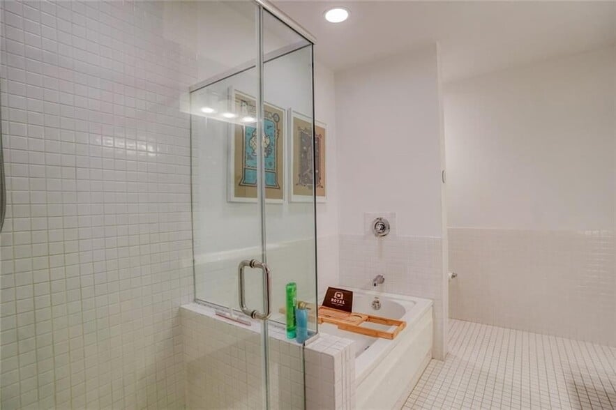 Building Photo - 245 N Highland Ave NE