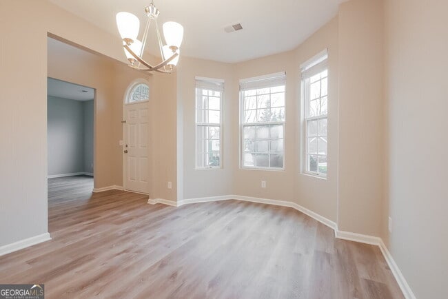 Building Photo - 298 Summit View Dr