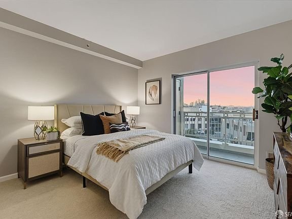 Building Photo - 140 S Van Ness Ave