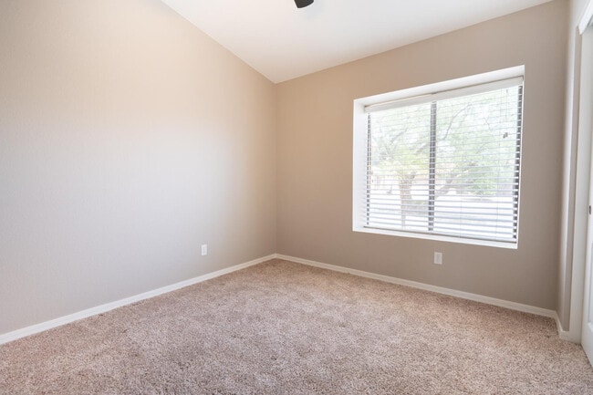 Building Photo - 15006 S 27th Way