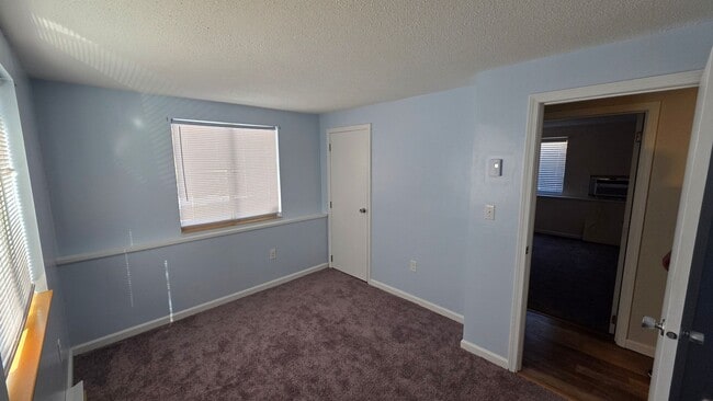 Building Photo - Bright & Sunny 2 Ba / 1 Ba Condominium