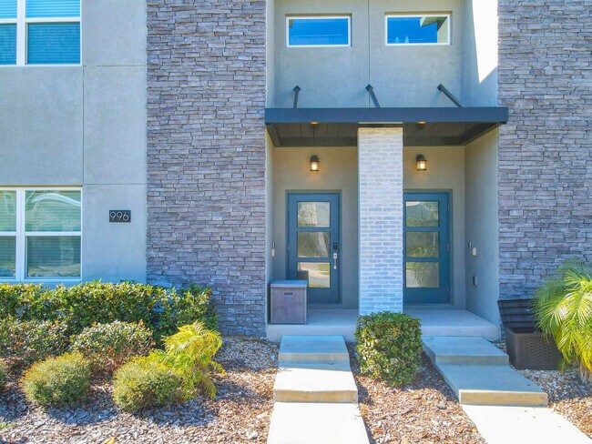 Building Photo - 996 Leader St