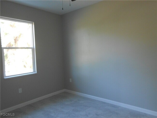 Building Photo - 935 Graystone Ave