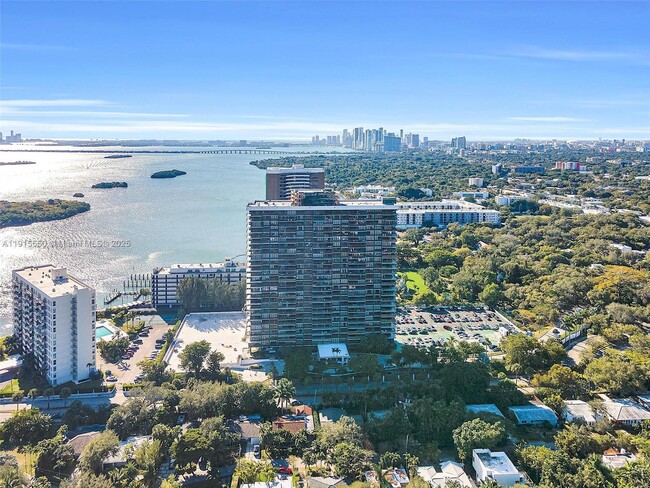 Building Photo - 780 NE 69th St