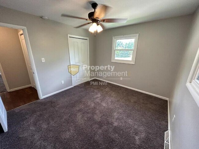 Building Photo - 3010-3012 Willowcreek Rd