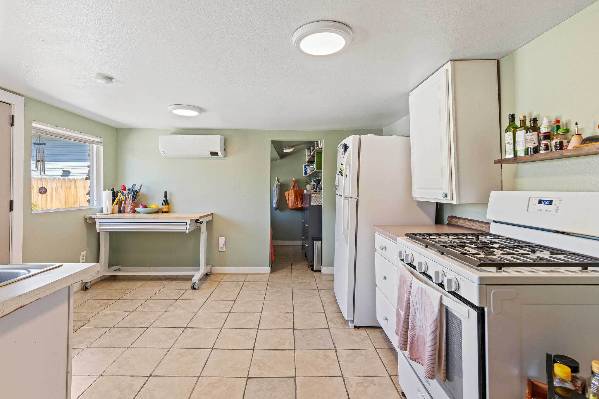 Building Photo - 1045 N Clithero Dr