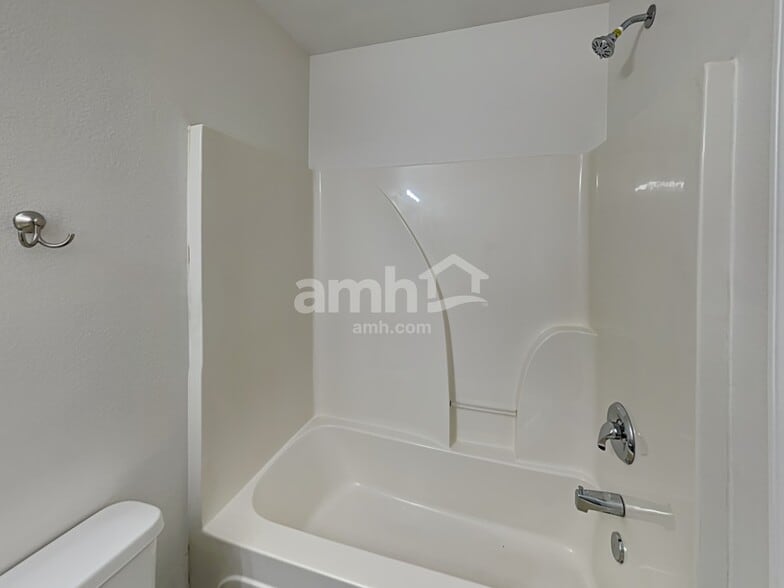 Building Photo - 2604 Oasis Ln