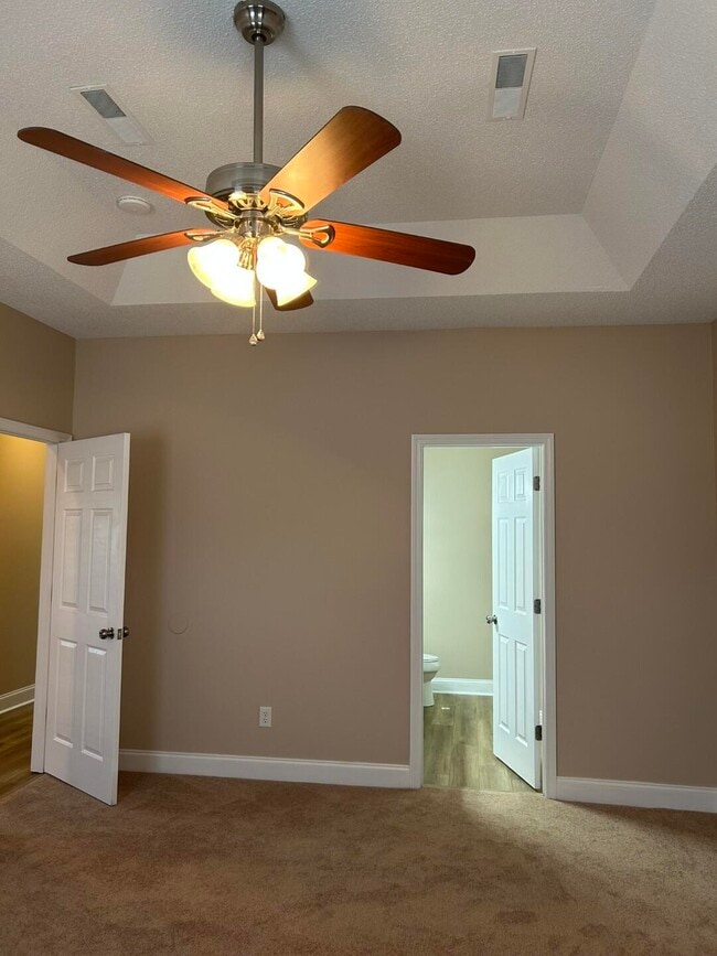 Building Photo - 3421 Beacon Dr