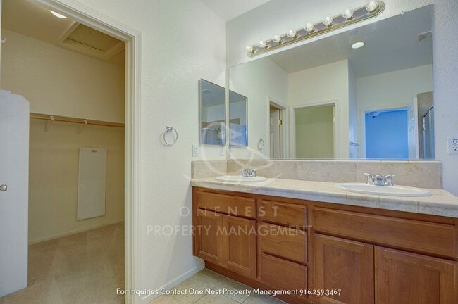 Building Photo - 862 Courtyards Loop