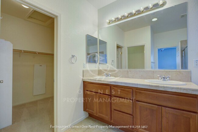 Building Photo - Stunning 3 bedroom 3 bathroom Lincoln Crossing home