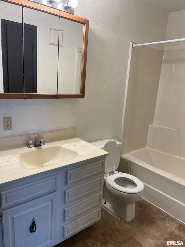 Building Photo - 536 10th Ave S