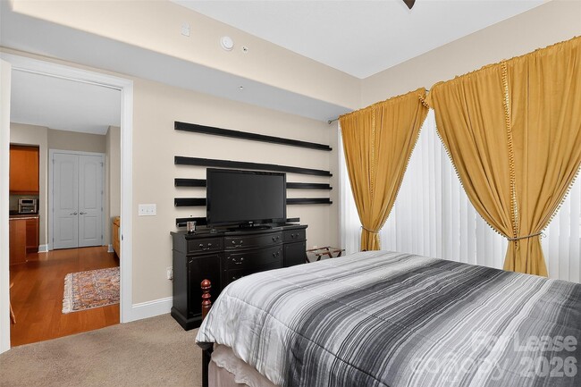 Building Photo - 4620 Piedmont Row Dr