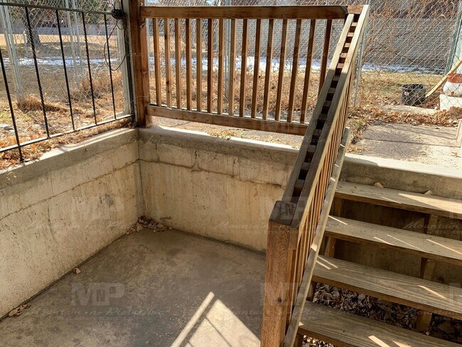 Building Photo - 533 Strachan Dr