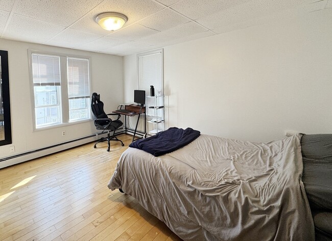 Building Photo - 494 Sumner St